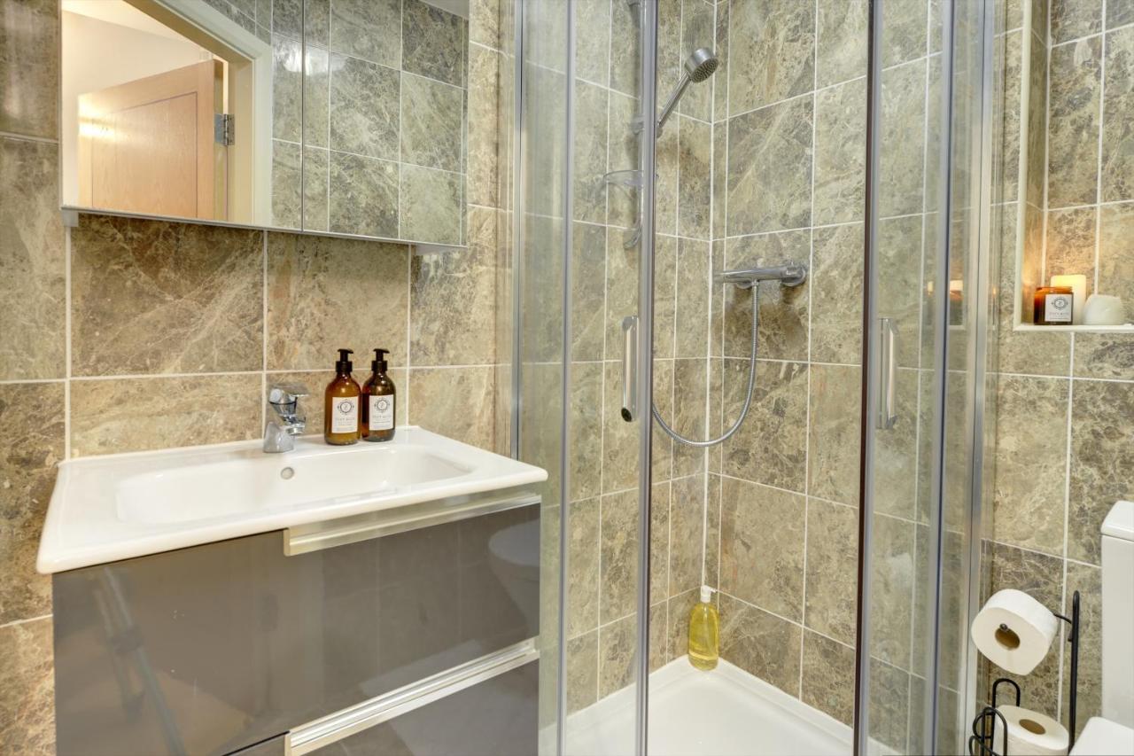 City Centre, 2 Bedroom, Secured Parking, 3 King Bed, Wifi Sleep 6 Guest Comfortable On Three King Size Beds, Jewellery Quarter , Birmingham City Centre , Allocated Secured Parking Dış mekan fotoğraf