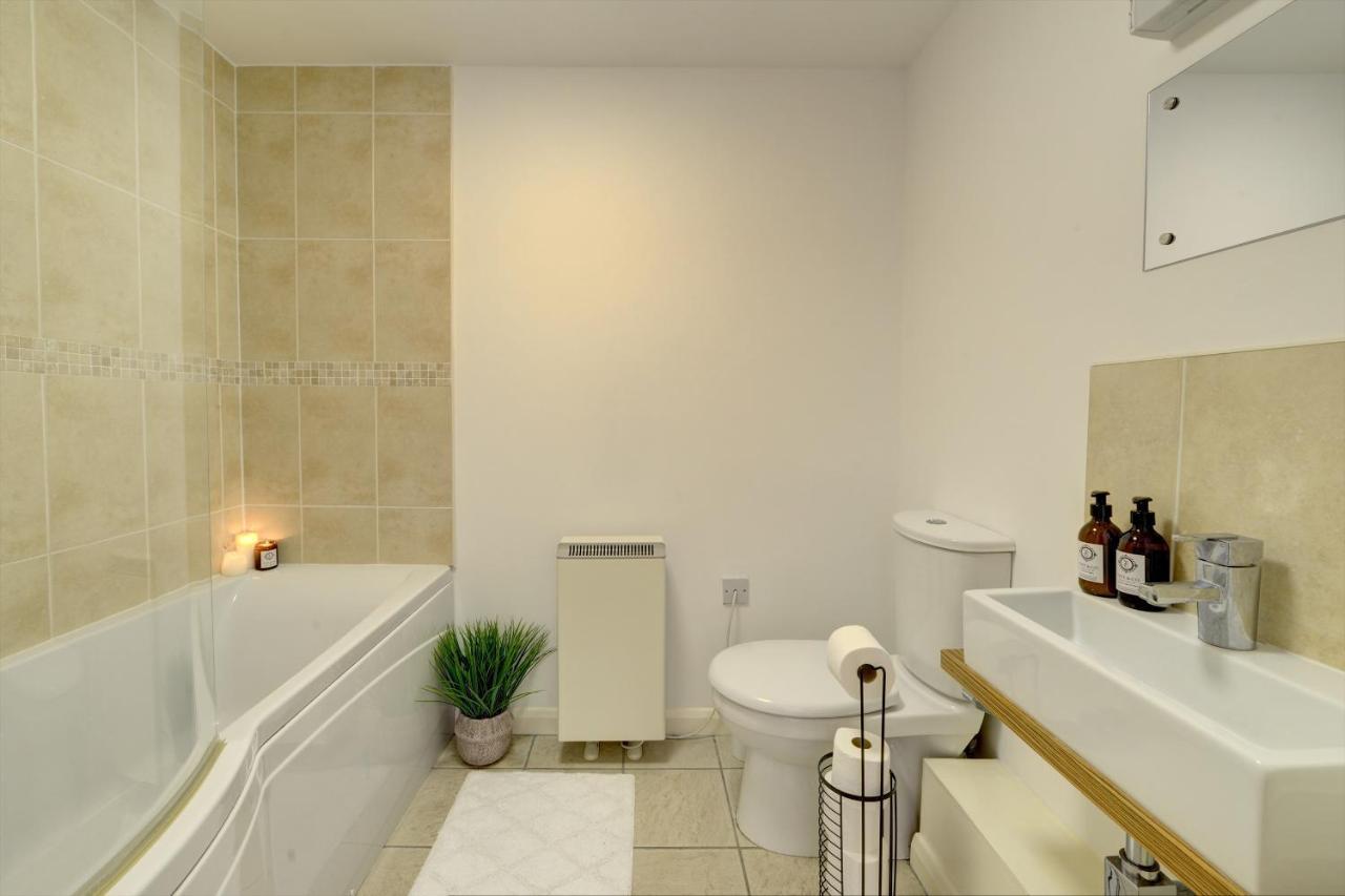 City Centre, 2 Bedroom, Secured Parking, 3 King Bed, Wifi Sleep 6 Guest Comfortable On Three King Size Beds, Jewellery Quarter , Birmingham City Centre , Allocated Secured Parking Dış mekan fotoğraf