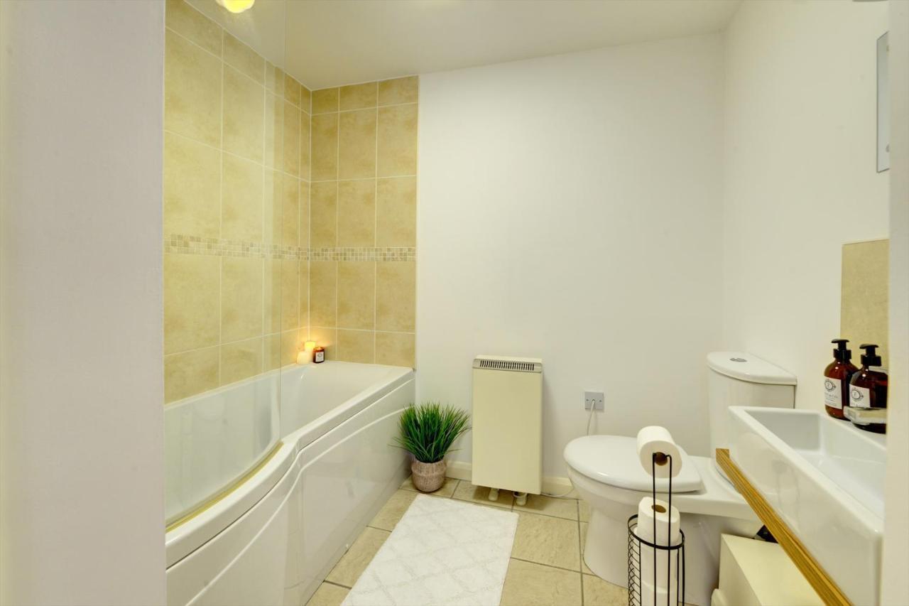 City Centre, 2 Bedroom, Secured Parking, 3 King Bed, Wifi Sleep 6 Guest Comfortable On Three King Size Beds, Jewellery Quarter , Birmingham City Centre , Allocated Secured Parking Dış mekan fotoğraf